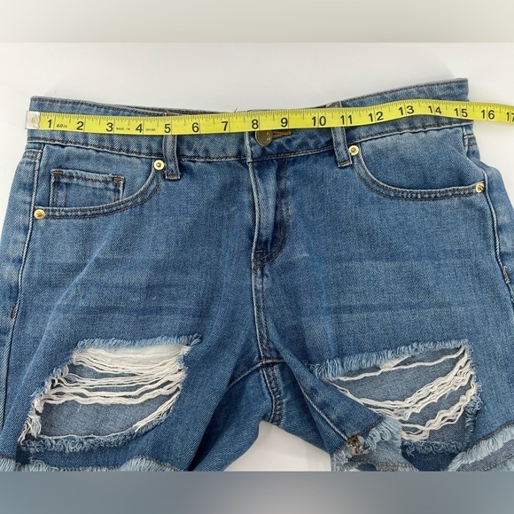 Ashley Mason 100% cotton distressed ripped medium wash denim jean shorts size 3 - Picture 7 of 8